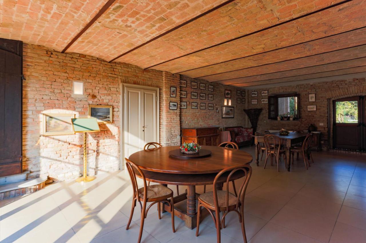 Agriturismo Le Corti Della Gualdana Voghera Eksteriør bilde
