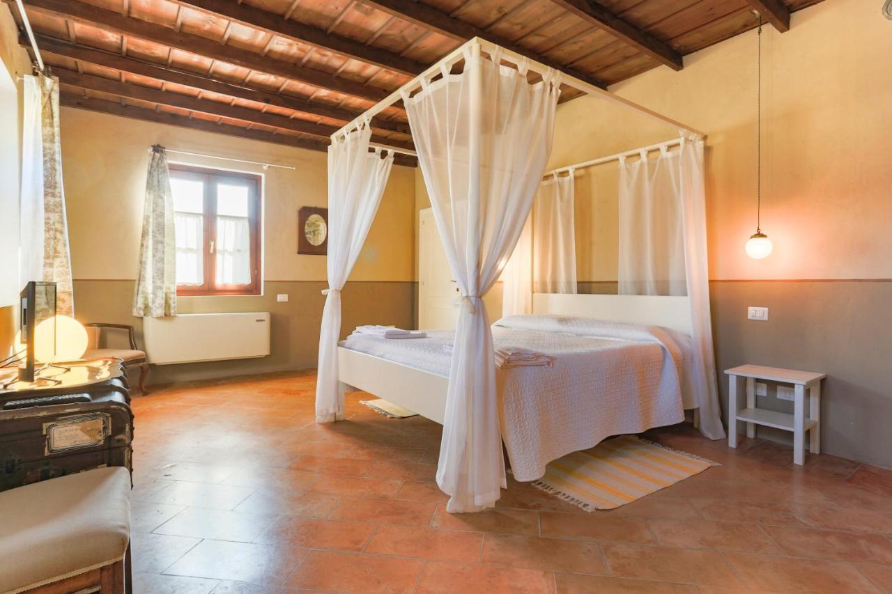 Agriturismo Le Corti Della Gualdana Voghera Eksteriør bilde