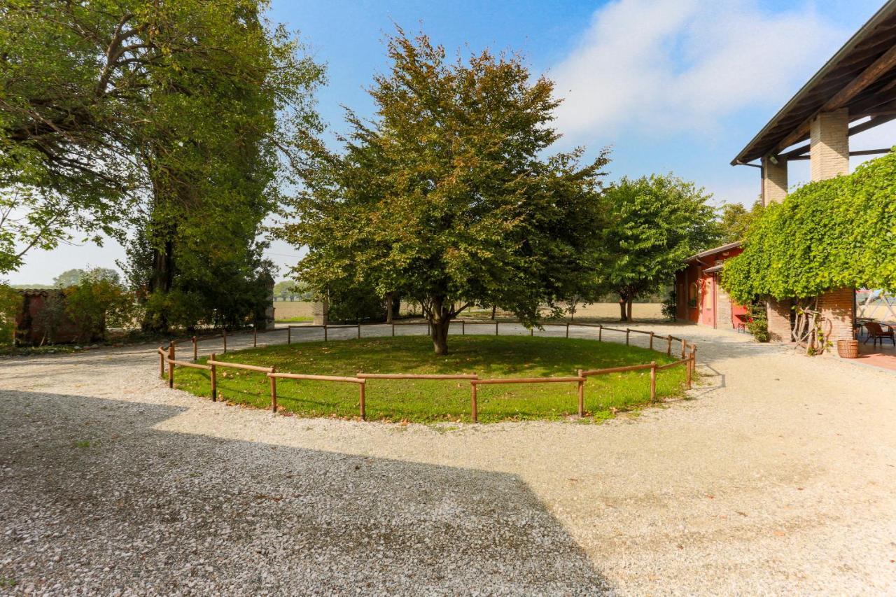 Agriturismo Le Corti Della Gualdana Voghera Eksteriør bilde