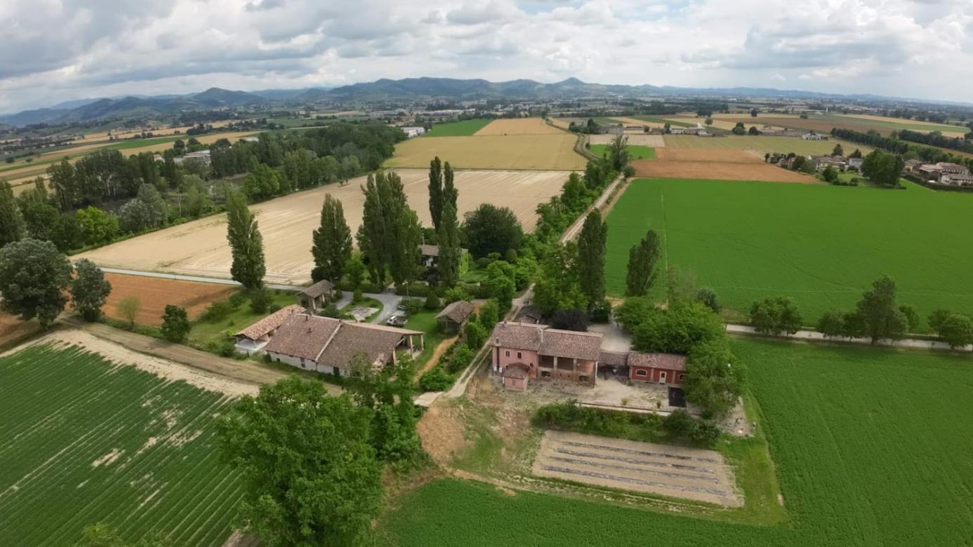 Agriturismo Le Corti Della Gualdana Voghera Eksteriør bilde