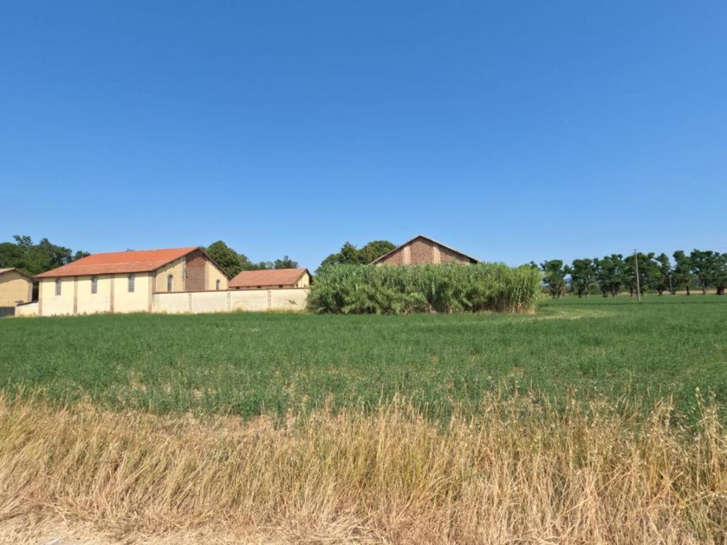 Agriturismo Le Corti Della Gualdana Voghera Eksteriør bilde